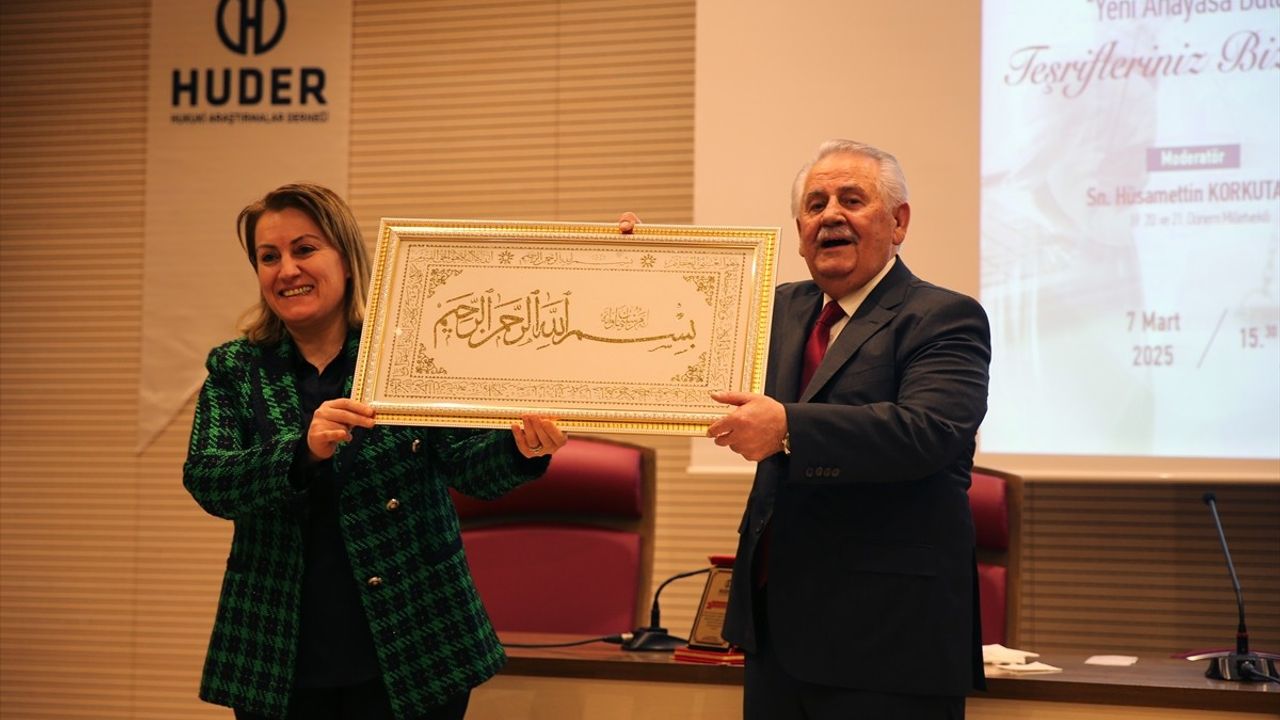 Bitlis'te Yeni Anayasa Buluşmaları Programı Gerçekleşti