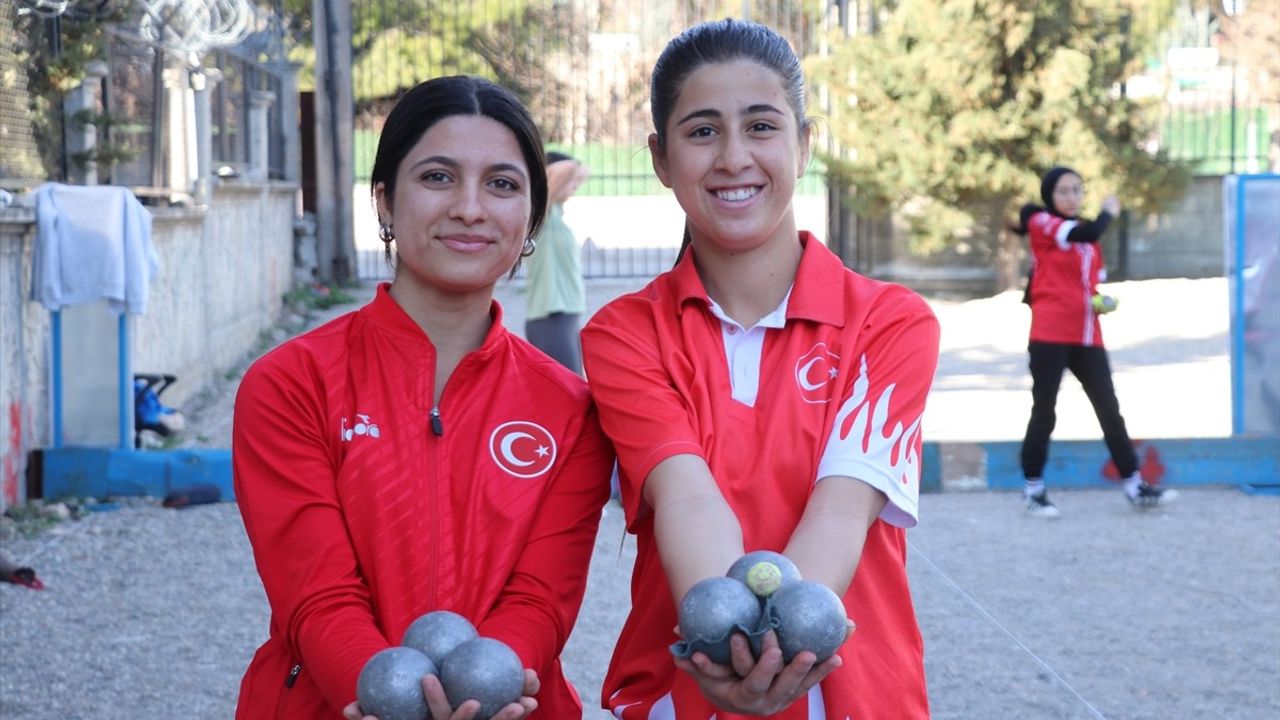 Boccede Altın Madalyalar Kazanan İrem Nur Anık