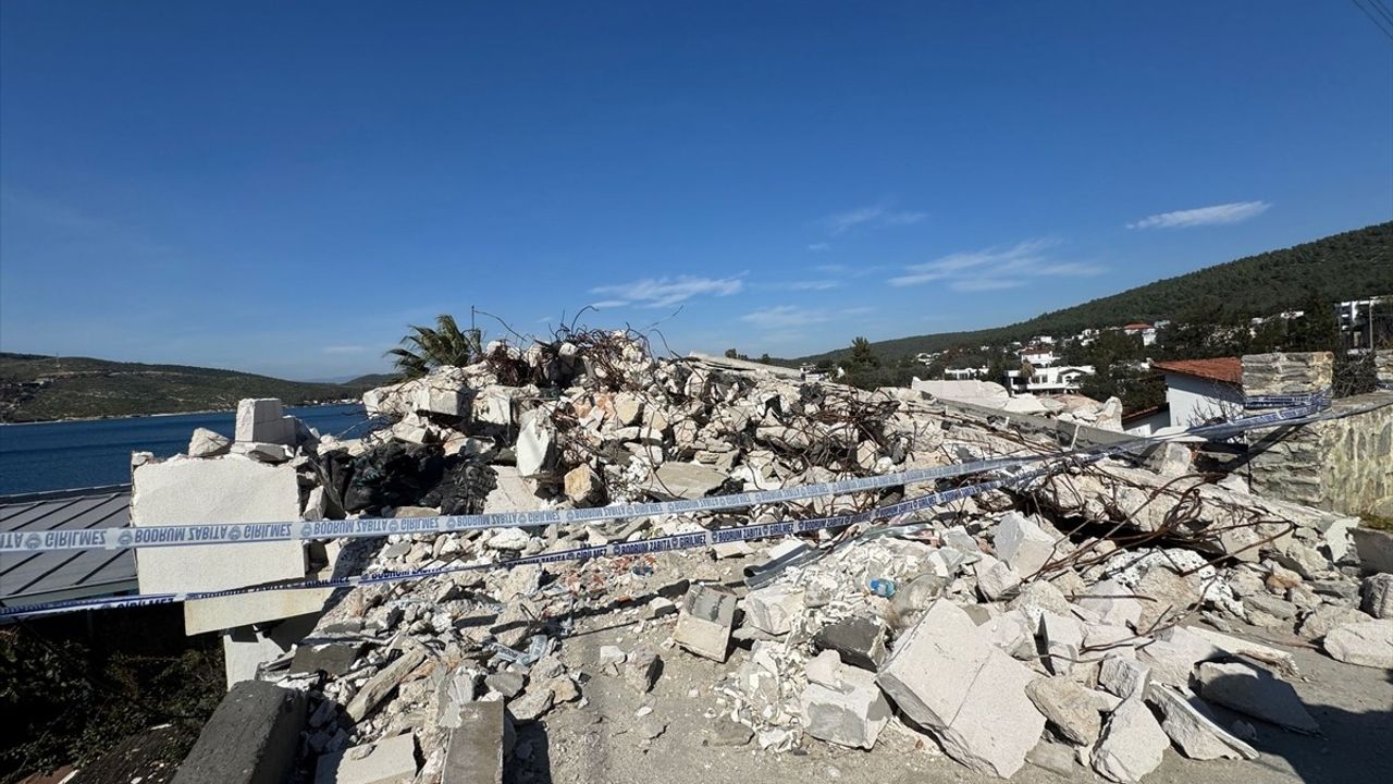 Bodrum'da Hazine Arazisindeki Kaçak Yapılar Yıkılıyor