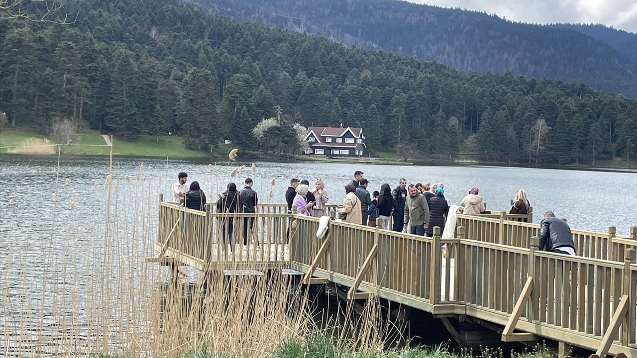 Bolu Gölcük Tabiat Parkı'nda Bayram Yoğunluğu