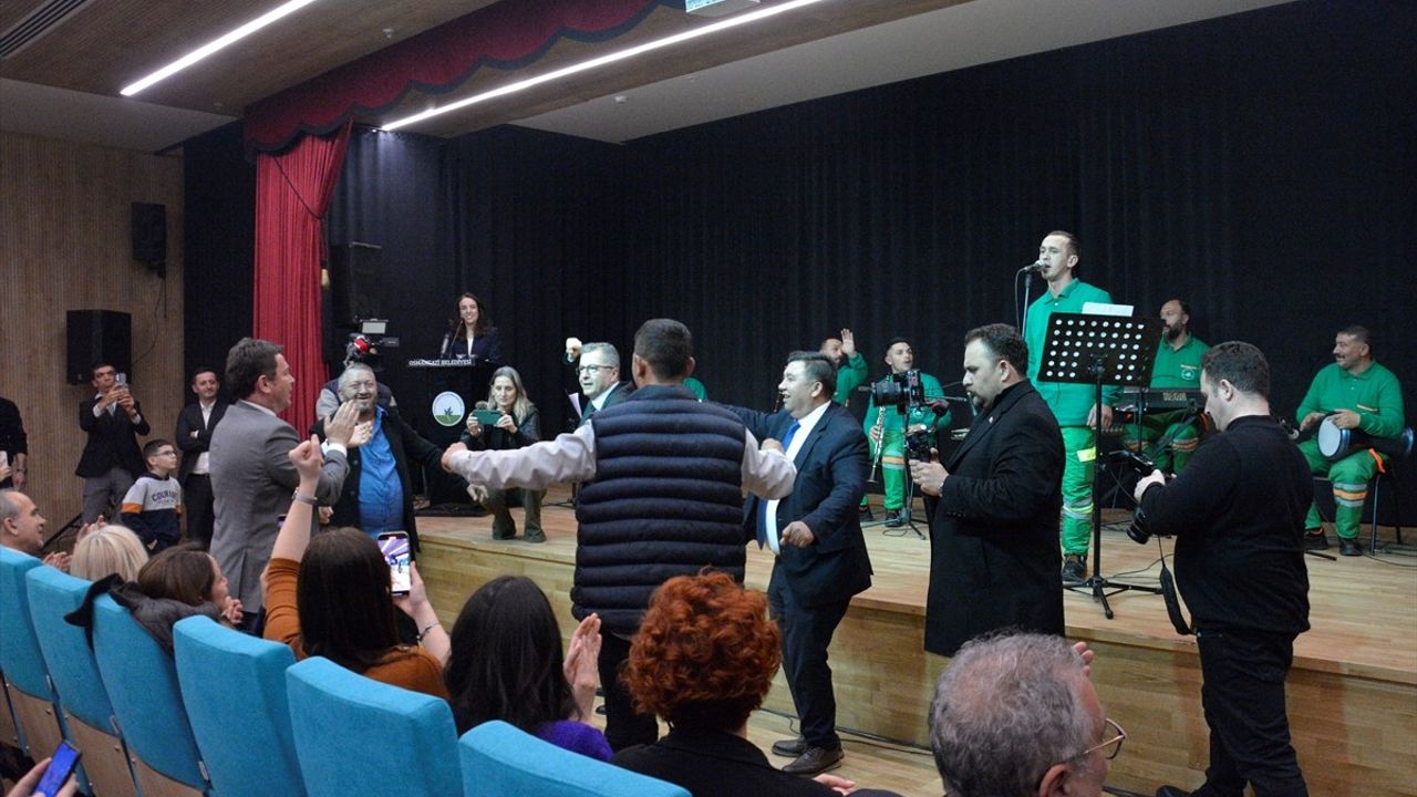 Bursa'da Temizlik İşçilerinden Orkestra İlk Konserini Verdi