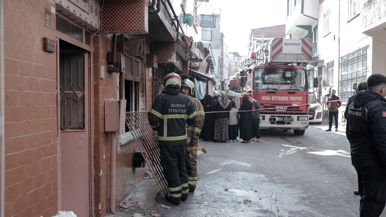 Bursa'da Yangın: Mahsur Kalan 4 Kişi Kurtarıldı