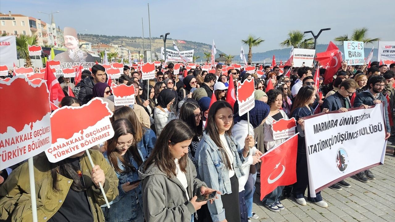 Çanakkale'de Şehitlere Saygı Mitingi Düzenlendi