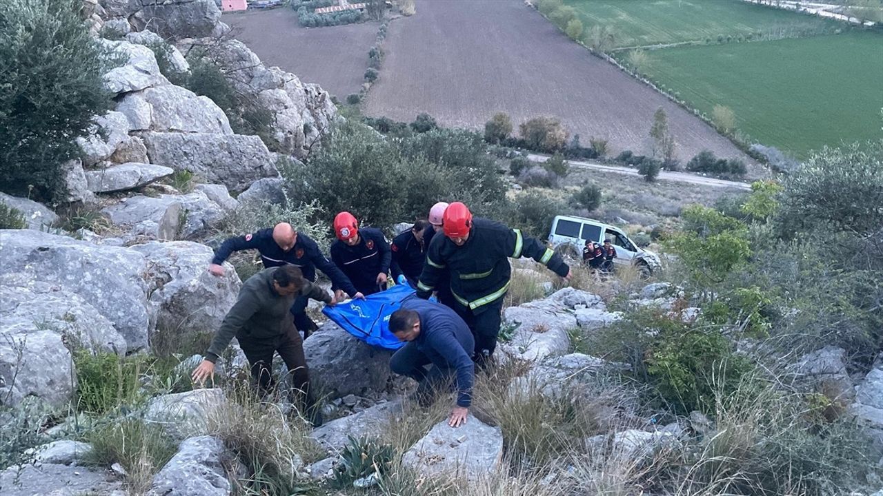 Ceyhan'da Uçuruma Deviren Araç Kazasında Bir Kişi Hayatını Kaybetti