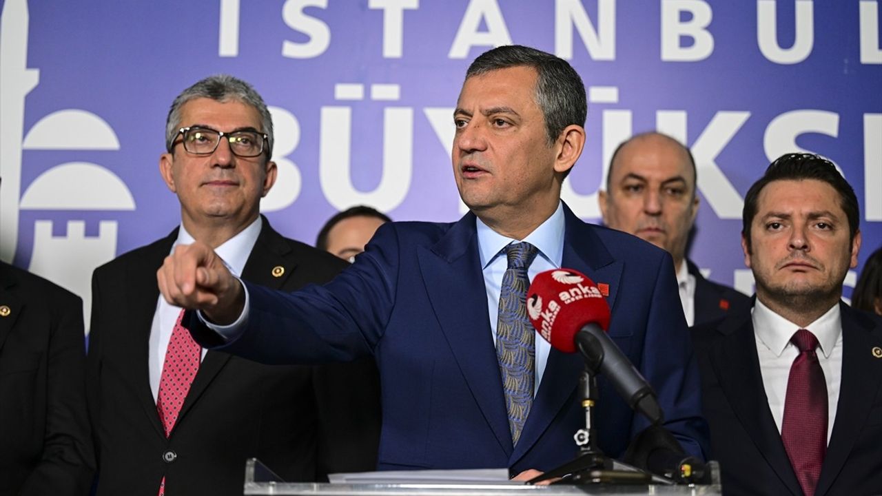 CHP Genel Başkanı Özgür Özel'den İBB Gözaltıları Hakkında Açıklamalar