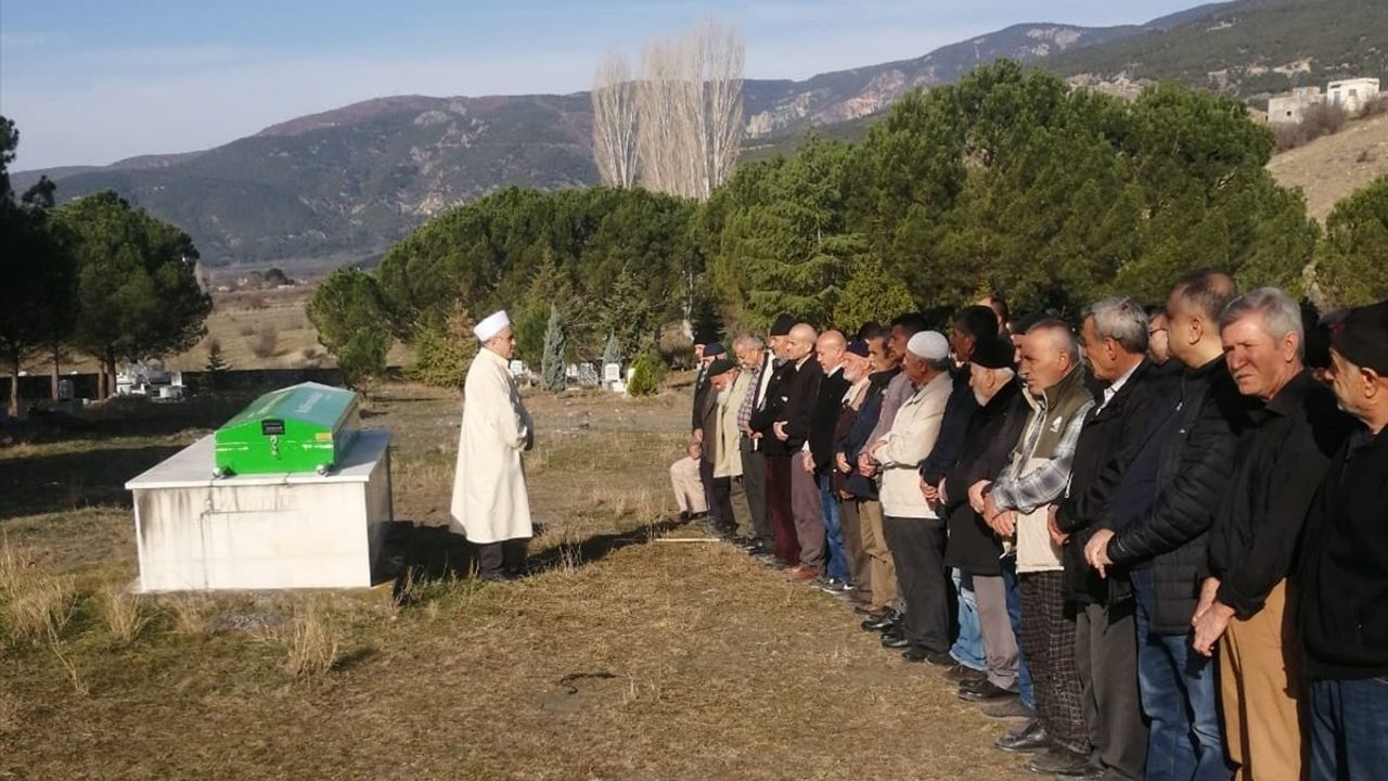 Çorum'da Gaspçıların Kurbanı Hatice Kış'ın Cenazesi Defnedildi