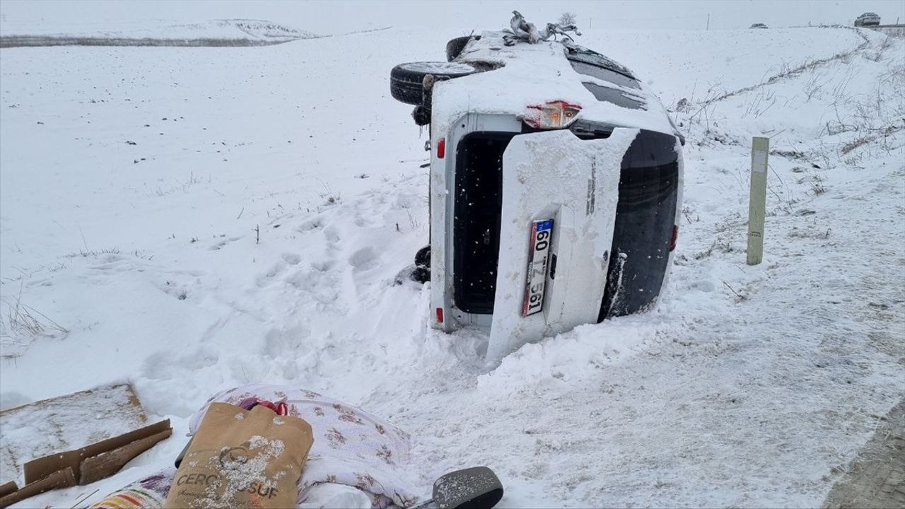 Çorum'da Trafik Kazası: İki Yaralı