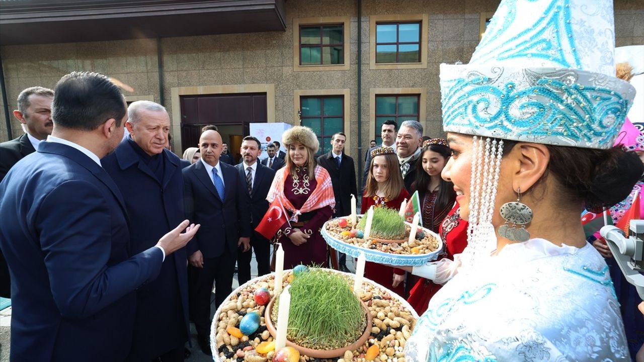 Cumhurbaşkanı Erdoğan İstanbul'da Nevruz Ateşini Yaktı