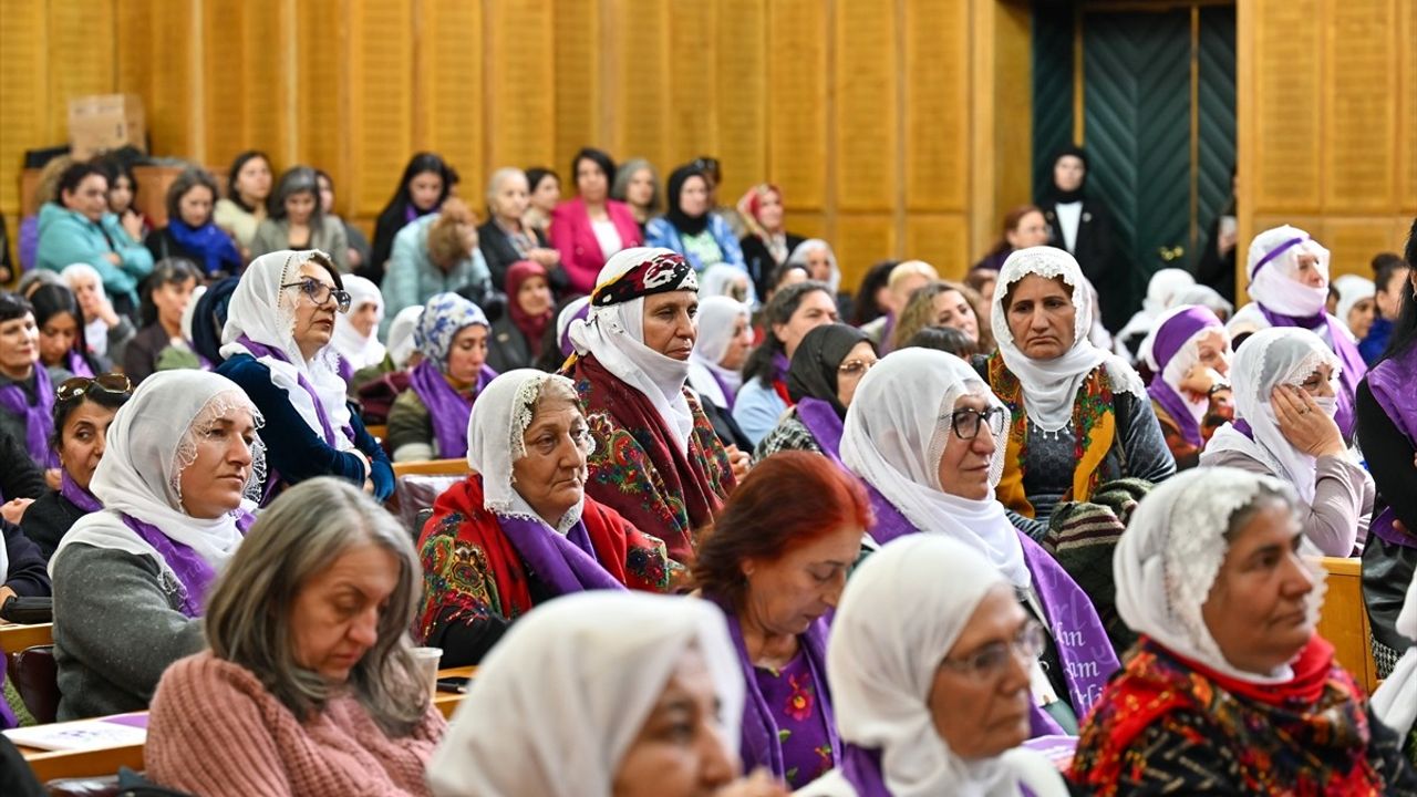 DEM Parti Eş Genel Başkanı Oruç'tan Kadın Hakları ve Barış Mesajı