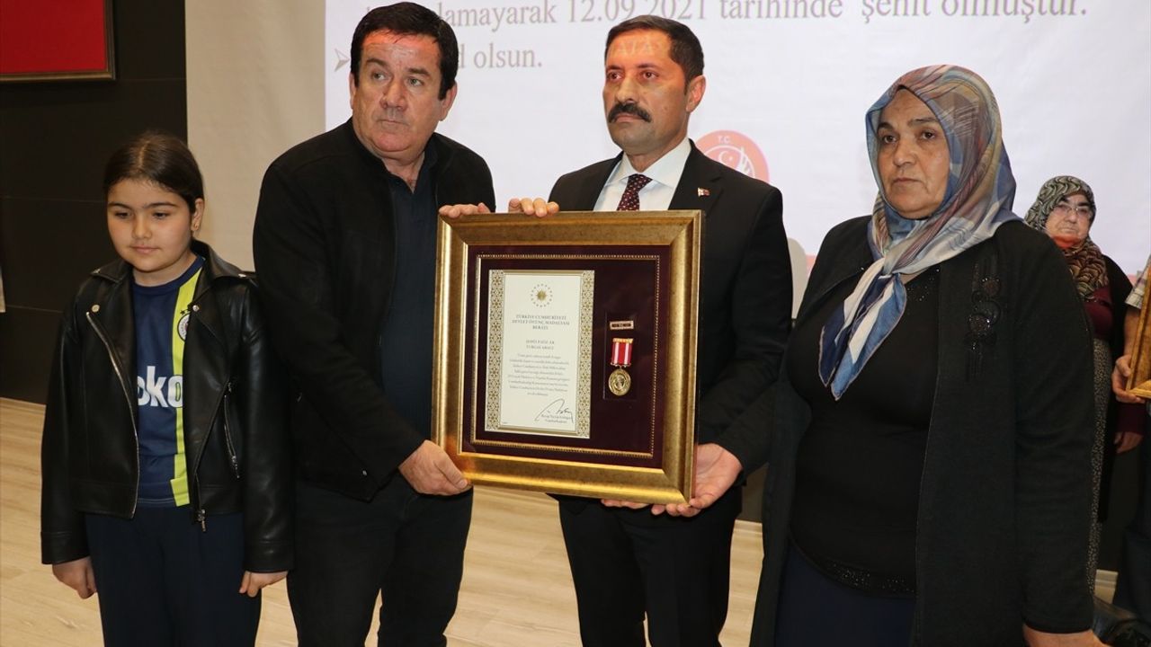 Devlet Övünç Madalyası ve Beratları Şehit Yakınları ve Gazilere Takdim Edildi