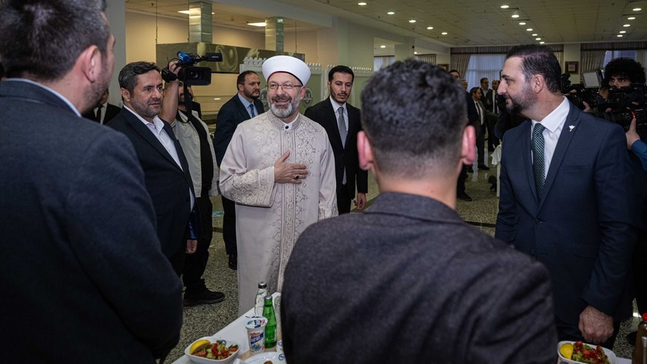 Diyanet İşleri Başkanı Erbaş, İftar Programında Basın Temsilcileriyle Bir Araya Geldi