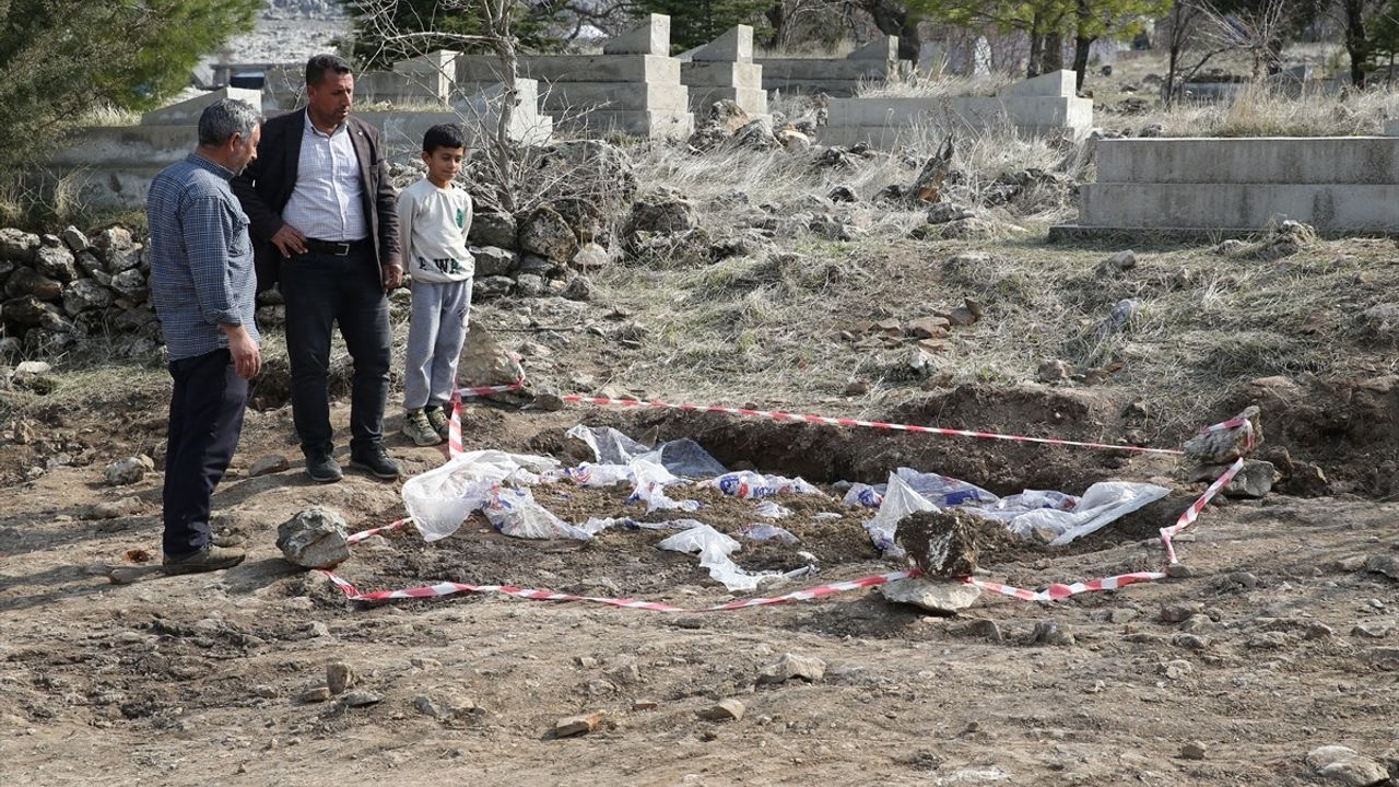 Diyarbakır'da Mezar Kazısı Sırasında Mozaik Bulundu