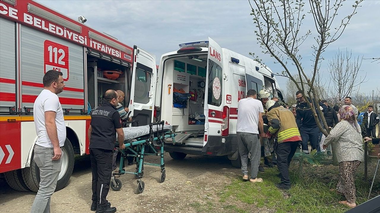 Düzce'de Tarım Aracına Sıkışan Genç Yaralandı