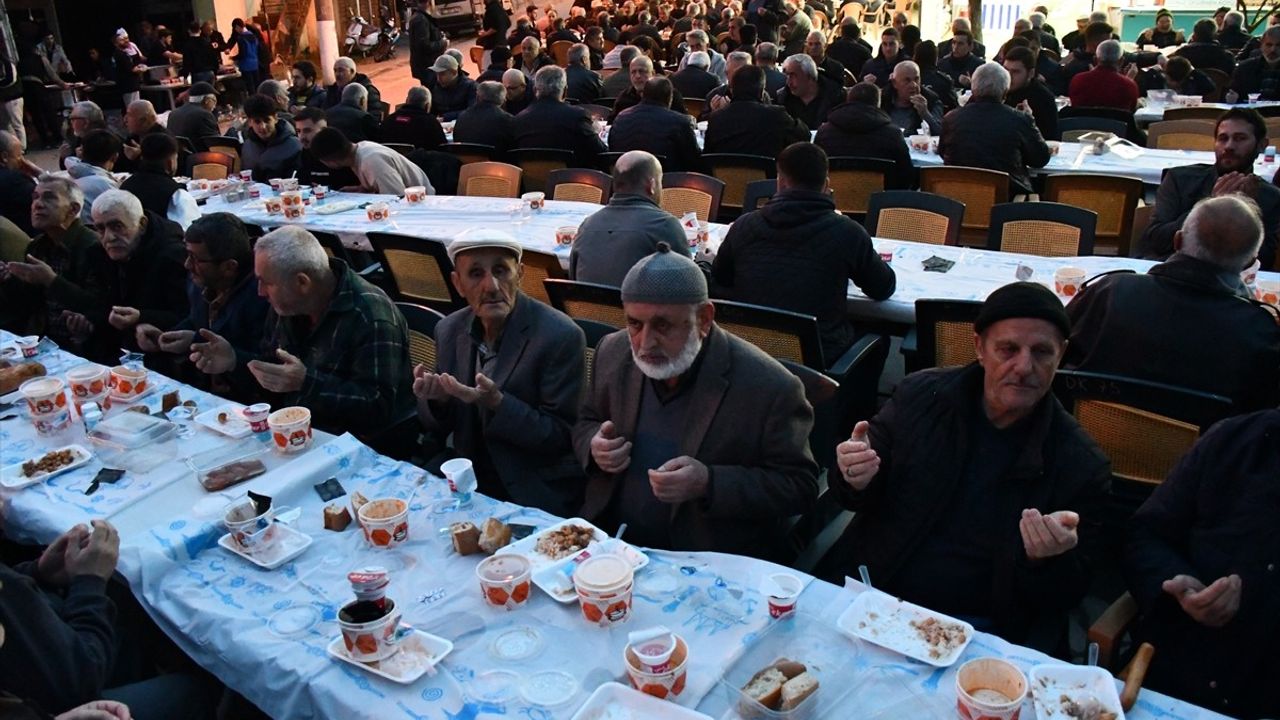 Düzce'nin Geleneksel İftar Programı: Birlik ve Beraberlik İçin Kaynıyor
