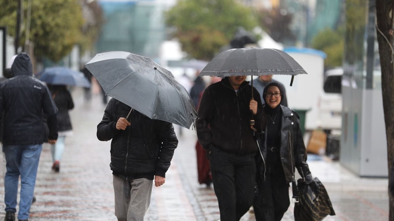 Edirne'de Sağanak Yağış Hayatı Olumsuz Etkiledi