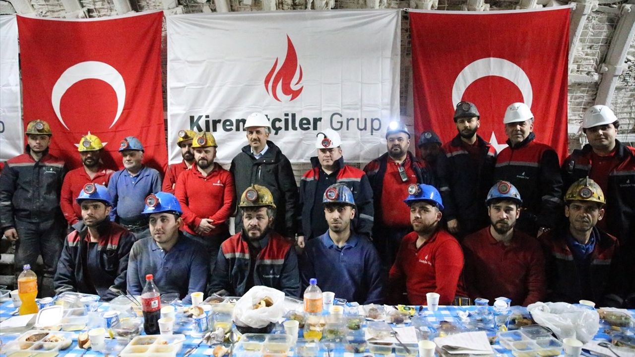 Edirne Valisi Sezer, Madencilerle İftar Yemeği Düzenledi