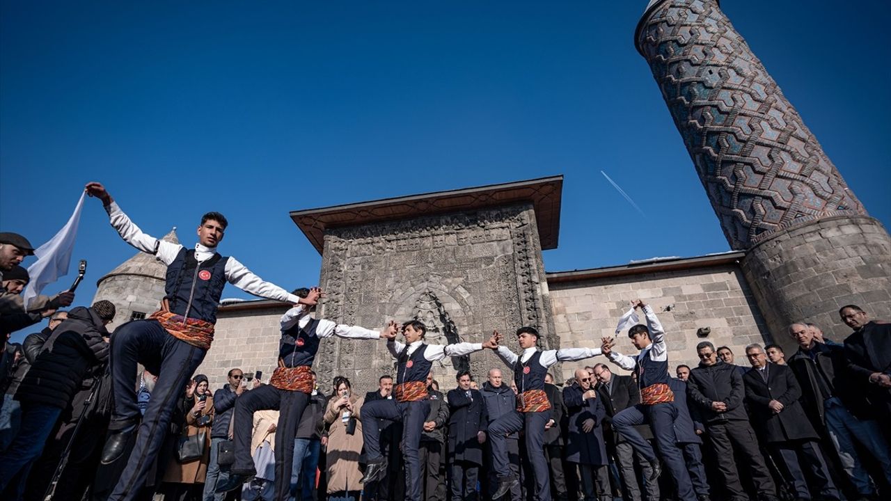 Erzurum'da AFAD Kış Tatbikatı Kortej Yürüyüşü
