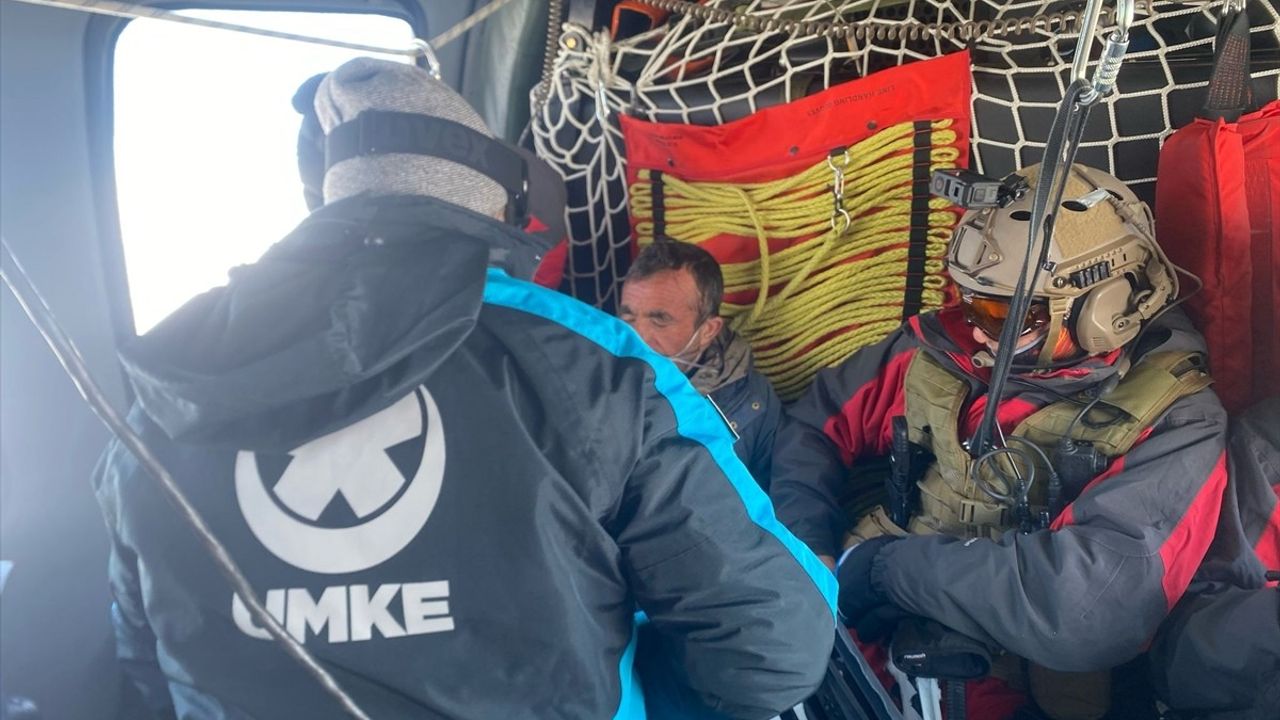 Erzurum'da Mahsur Kalan Kişiye Helikopterle Yardım