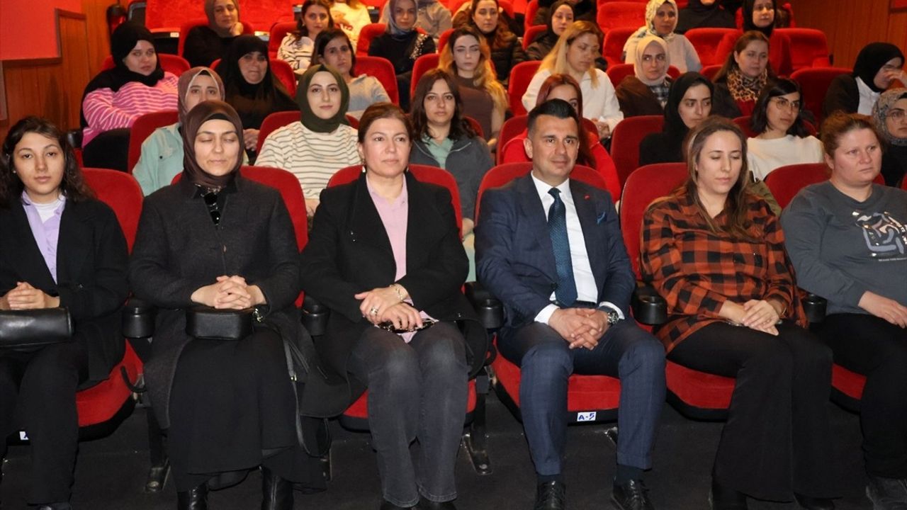 Erzurum'daki Kadın Çalışanlara Sinema Etkinliği