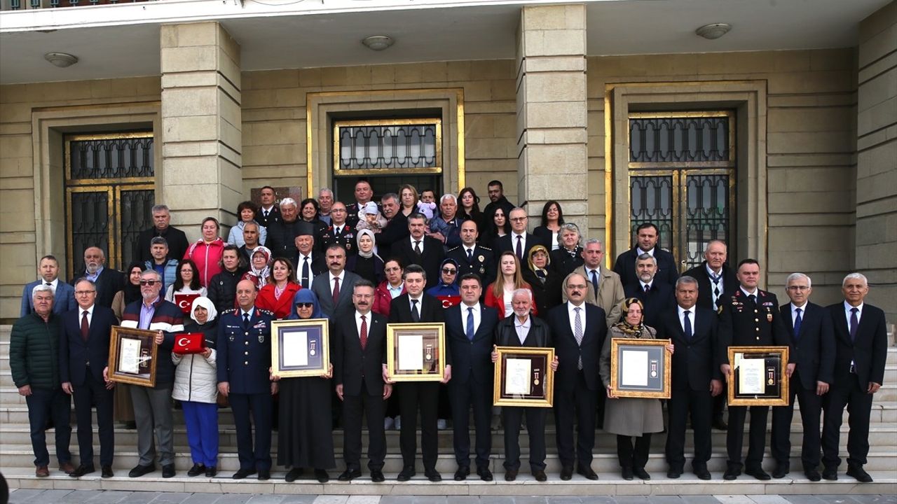 Eskişehir'de Şehit Ailelerine ve Gazilere Madalya Töreni