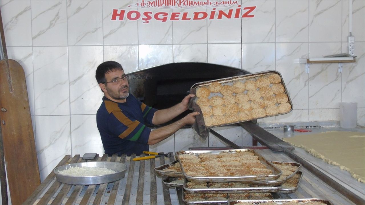 Gaziantep'te Geleneksel Bayram Kömbesi Hazırlıkları Devam Ediyor