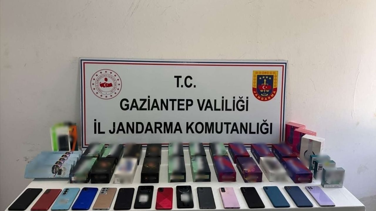 Gaziantep'te Kaçakçılık Operasyonu: 107 Cep Telefonu Ele Geçirildi