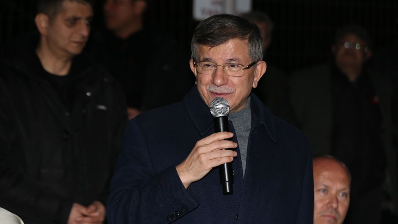 Gelecek Partisi Genel Başkanı Davutoğlu Çanakkale'de İftara Katıldı