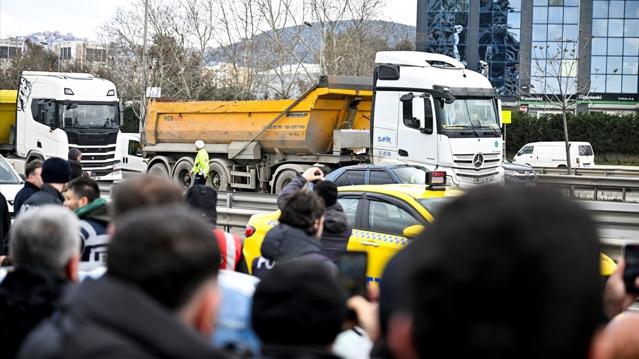 Hafriyatçılar İBB'yi Kartal'da Protesto Etti