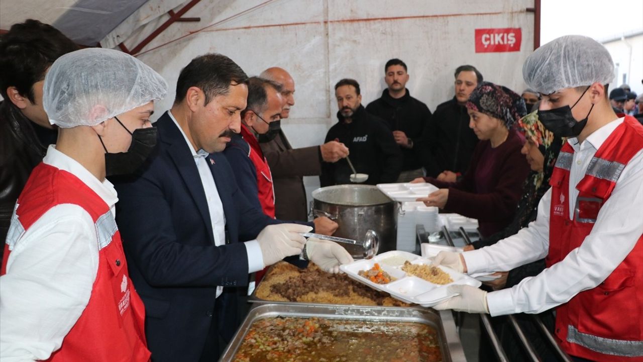 Hatay'da Depremzedelere İftar İkramı