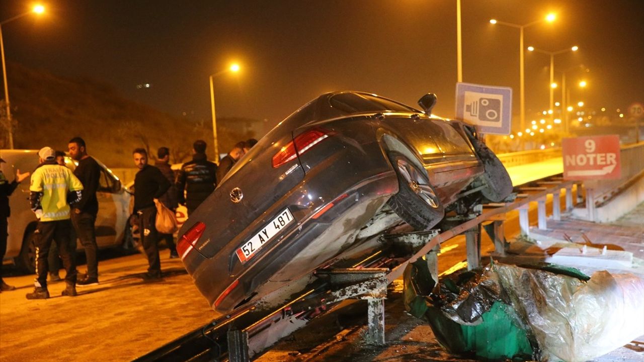 Hatay'da Zincirleme Trafik Kazası: 2 Yaralı