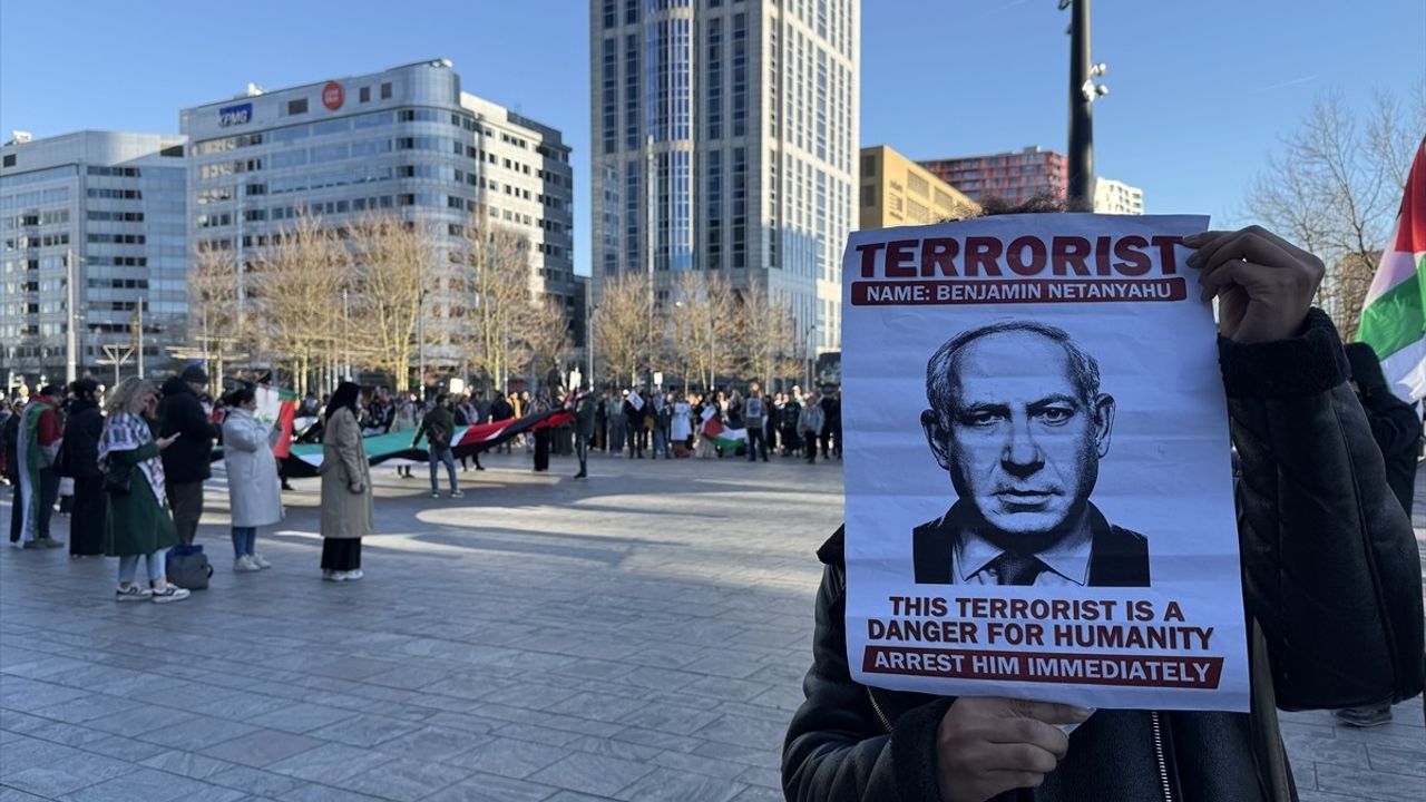 Hollanda'da İsrail'in Gazze Saldırıları Protesto Edildi