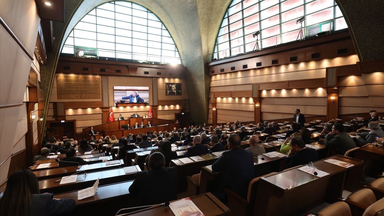 İBB Meclisi'nde Metro Hattı İçin Borçlanma Onayı