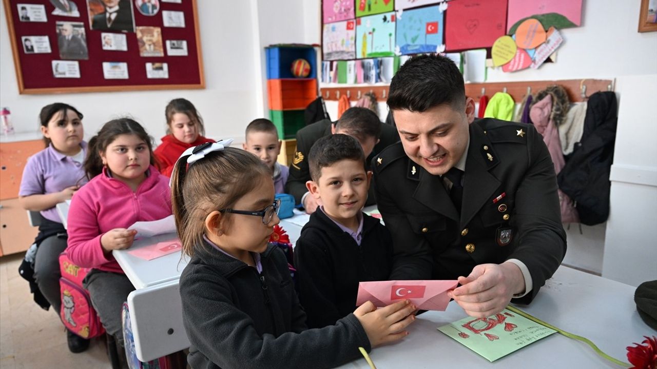 İlkokul Öğrencilerinden Mehmetçiğe Mektup