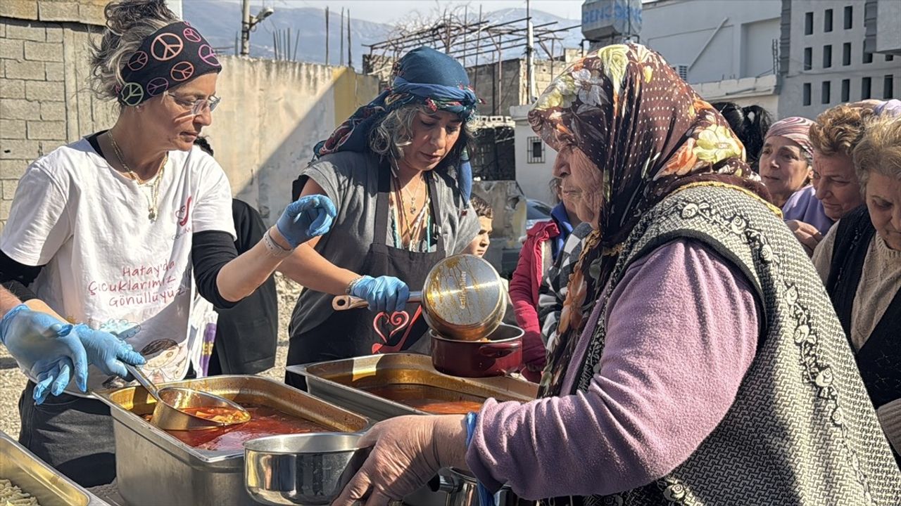 İskenderun'da Gönül Mutfağı, İhtiyaç Sahiplerine İftarlık Hazırlıyor