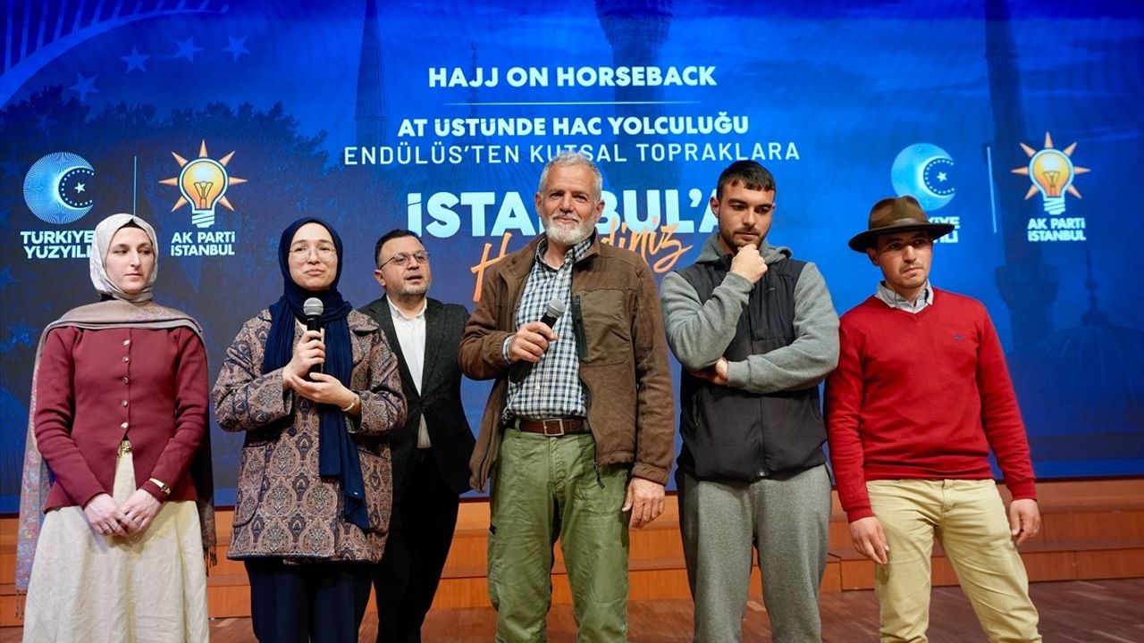 İspanyol Hacı Adayları İstanbul'da Gençlerle İftar Yaptı