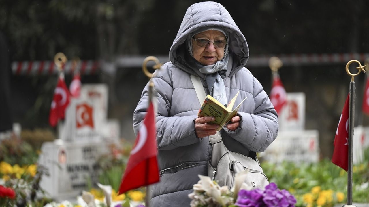 İstanbul'da 18 Mart Şehitleri Anma Töreni Yapıldı