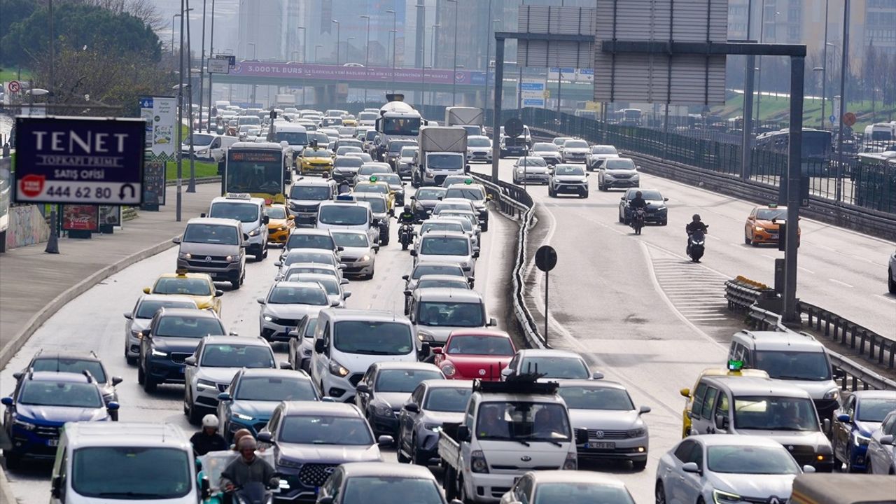 İstanbul'da Akşam Trafiği Yoğunlaştı