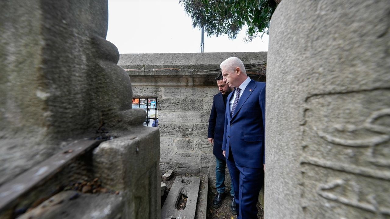İstanbul Valisi Gül, Zarar Gören Camide İnceleme Yaptı