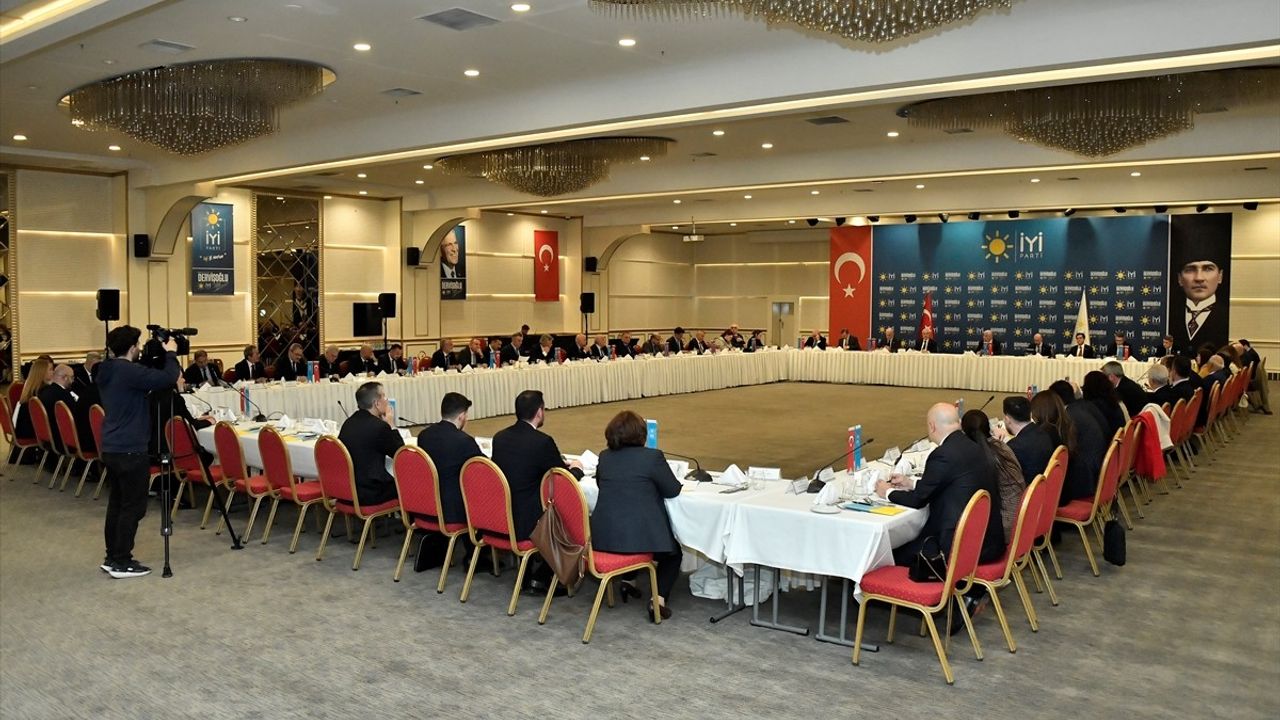 İYİ Parti Genel Başkanı Dervişoğlu, Partisinin Yönetimiyle Toplantı Yaptı