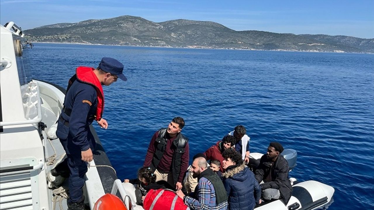 İzmir Açıklarında 11 Düzensiz Göçmen Yakalandı