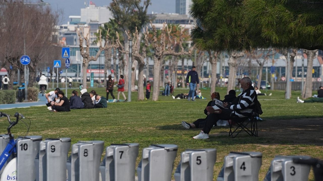 İzmir'de Güneşli Havada Keyifli Anlar