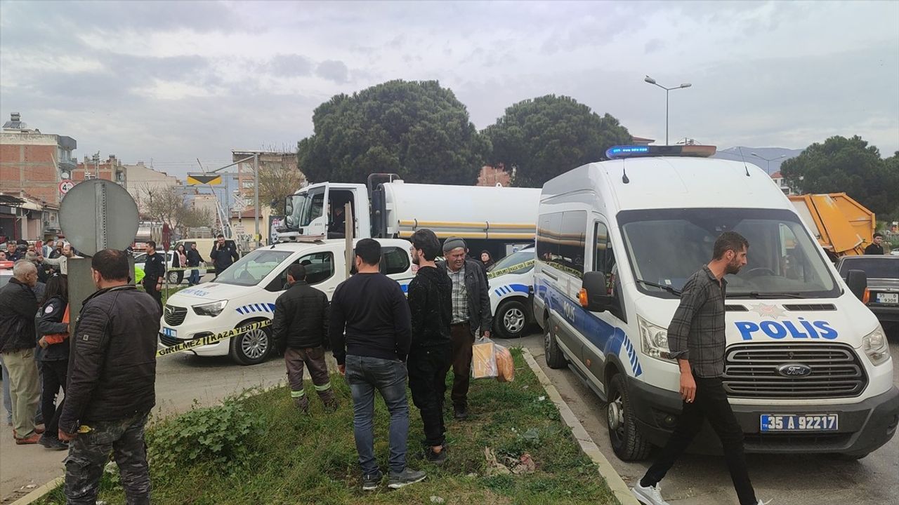 İzmir'de Kamyon Çarpması: 91 Yaşındaki Yaya Hayatını Kaybetti