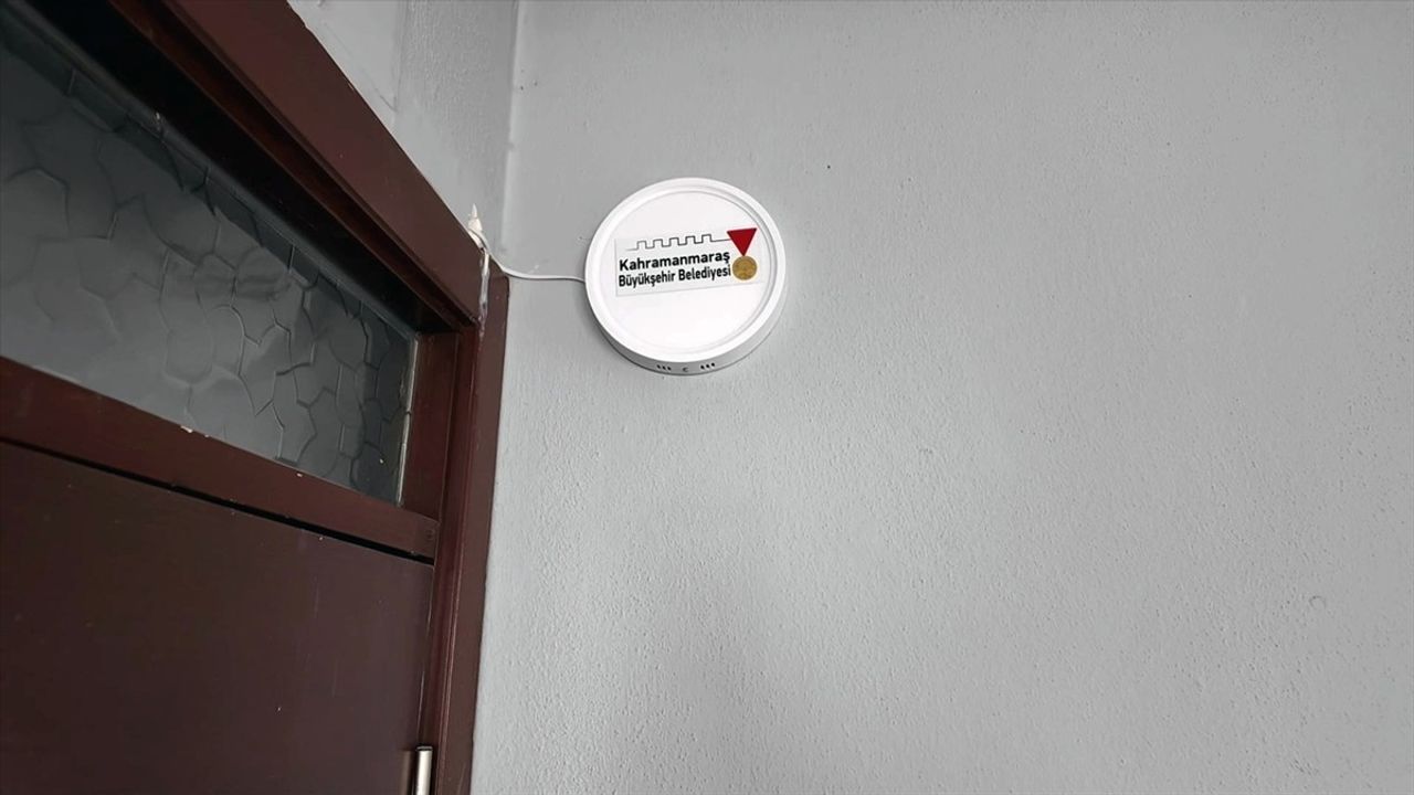 Kahramanmaraş'ta İşitme Engellilere Işıklı Kapı Zili Projesi