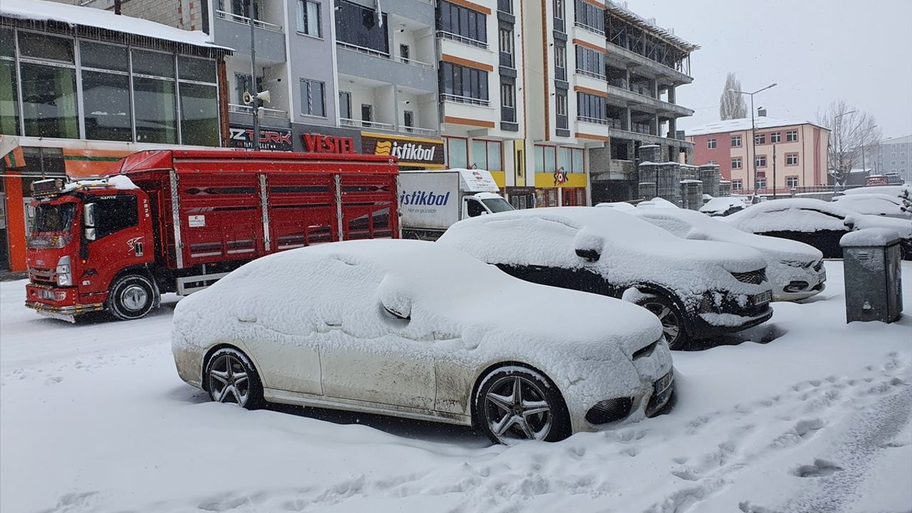 Kars, Ardahan ve Erzurum'da Kar Yağışı Etkili Oluyor