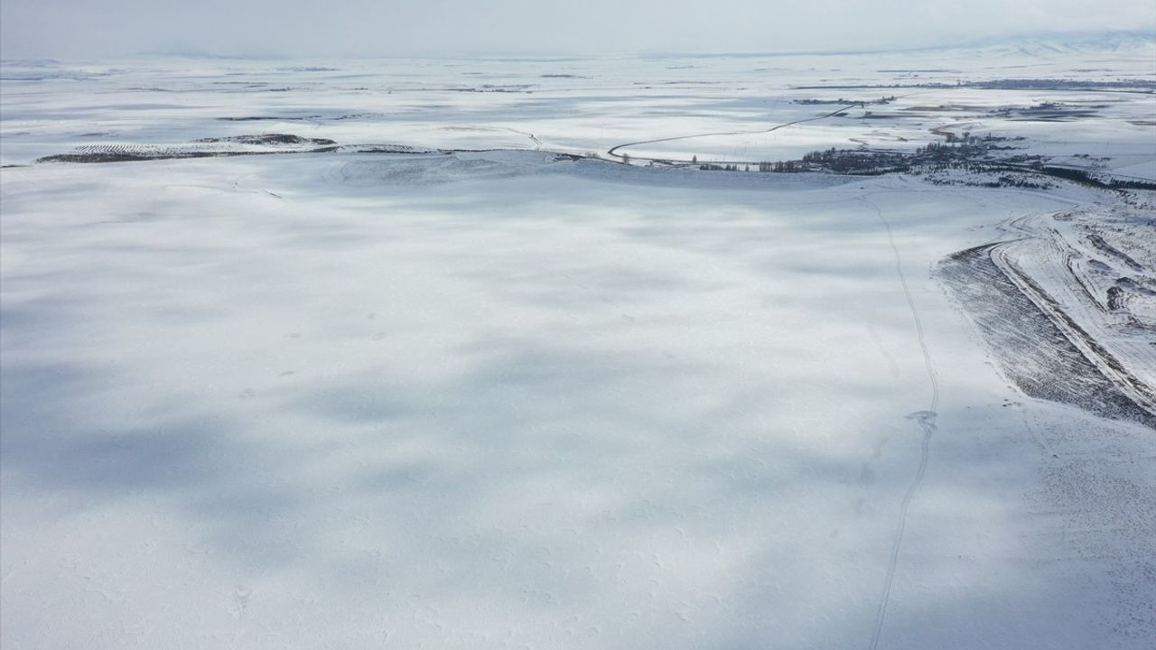 Kars'ta Bayburt Barajı Karla Kaplandı