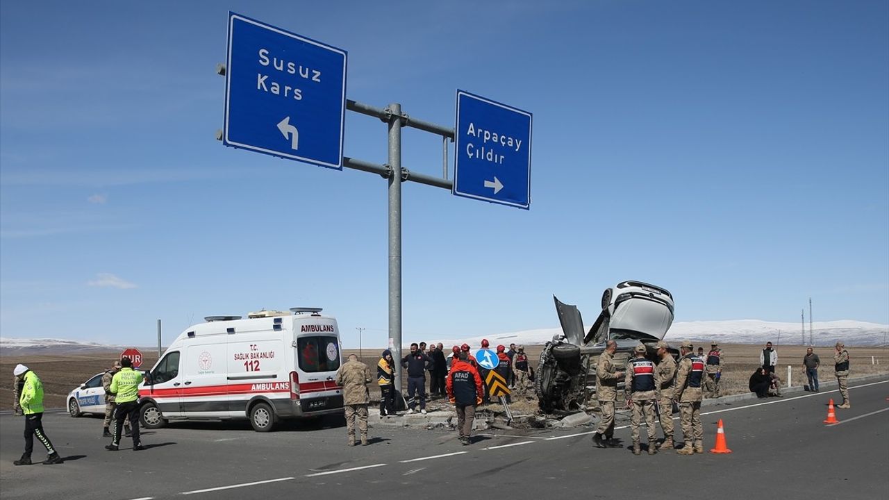 Kars'ta Trafik Kazası: 1 Ölü, 6 Yaralı