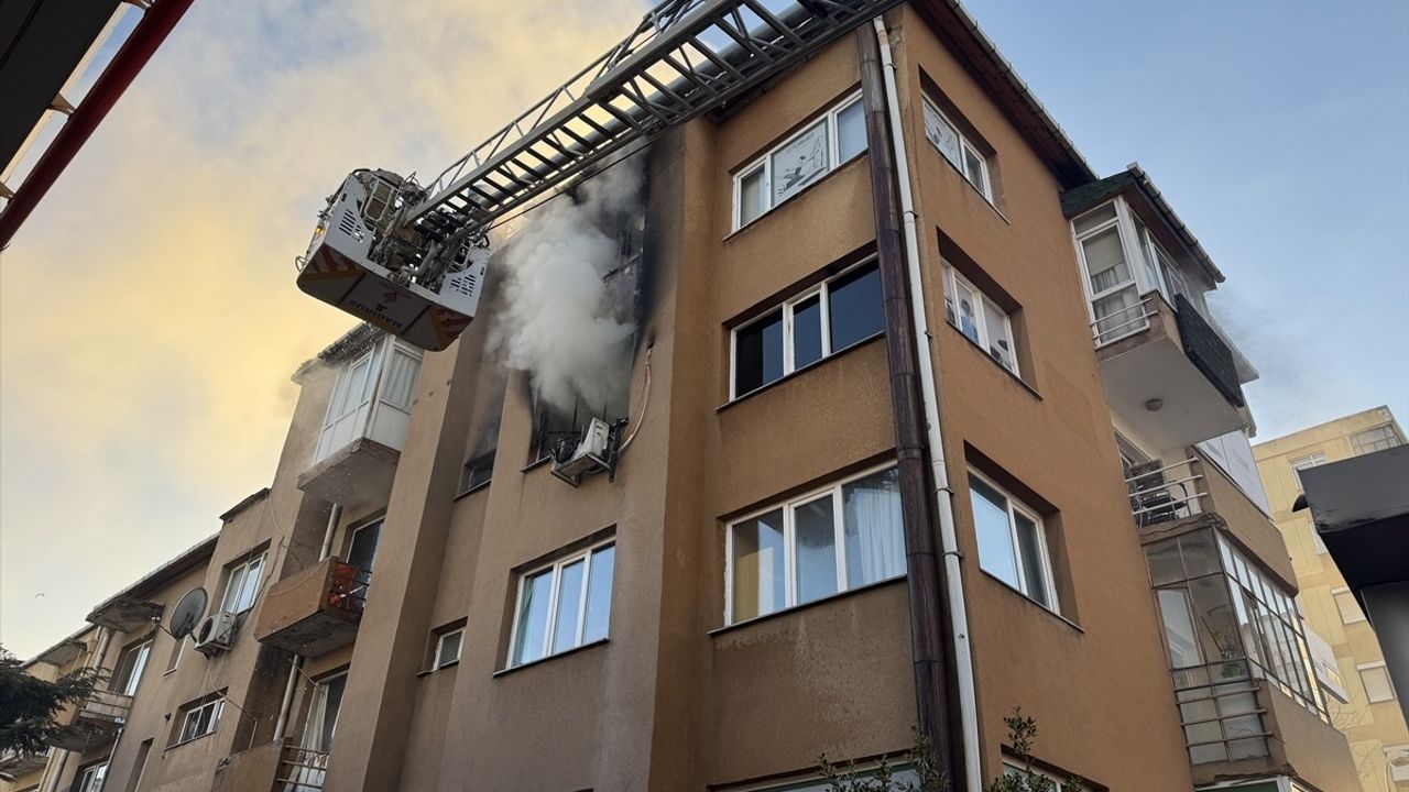 Kartal'da Müzik Eğitim Merkezinde Yangın Çıktı