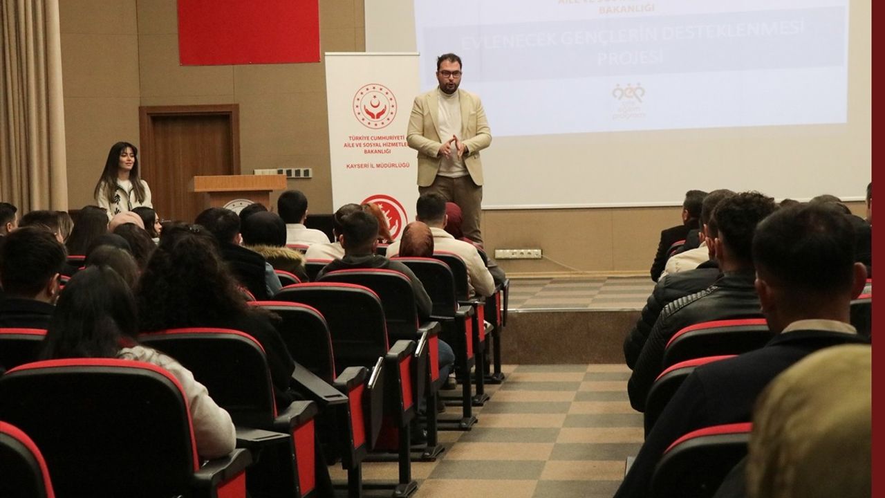 Kayseri'de Evlenecek Gençler İçin Faizsiz Kredi Projesi Başladı