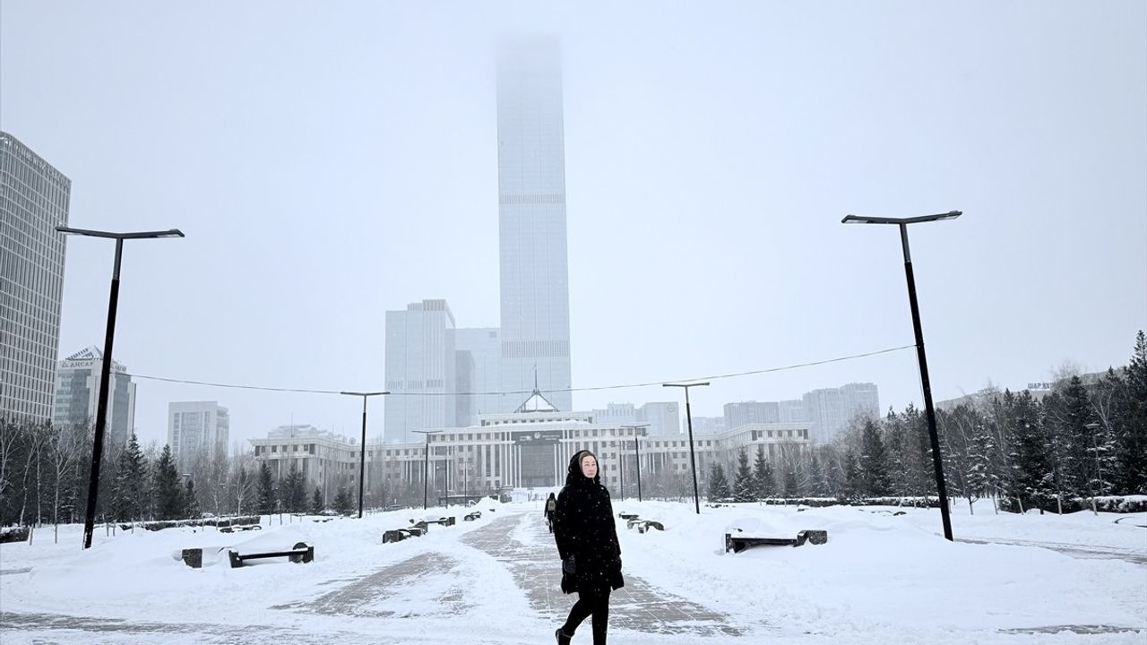 Kazakistan'da Kar Fırtınası Hayatı Olumsuz Etkiliyor