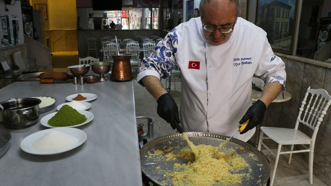 Kilis'in Tescilli Lezzeti 'Cennet Çamuru' İftar Sofralarını Şenlendiriyor